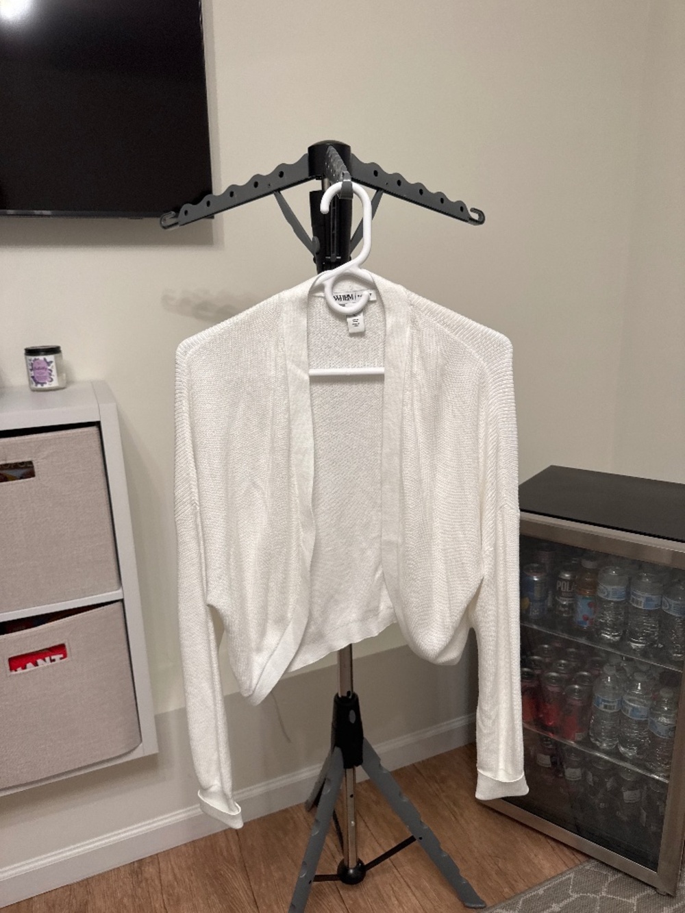 White House black market outlet shrug